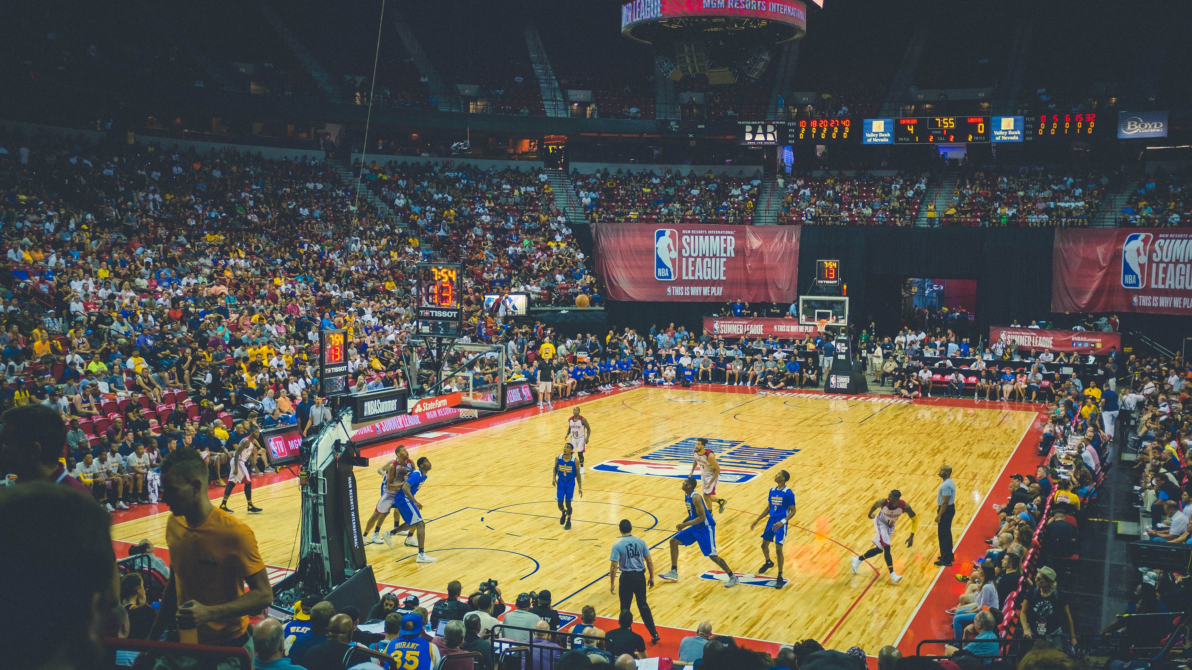 九游下载安装-美国大学篮球冠军赛激烈进行，韦恩大学、肯塔基队争夺冠军，美国大学篮球联赛赛制